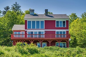 Architect-designed Franconia Home: Hot Tub & Views