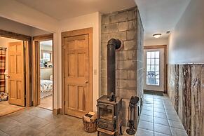 Architect-designed Franconia Home: Hot Tub & Views