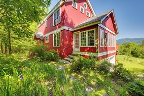 Architect-designed Franconia Home: Hot Tub & Views