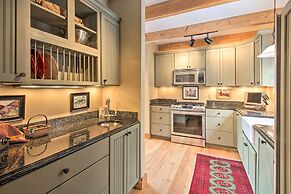 Architect-designed Franconia Home: Hot Tub & Views