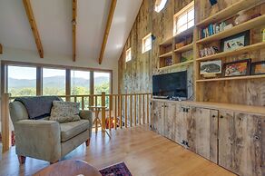 Architect-designed Franconia Home: Hot Tub & Views