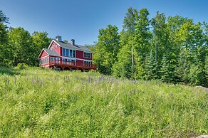 Architect-designed Franconia Home: Hot Tub & Views