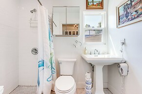 Downtown San Jose Apt w/ Deck: 1 Mi to SAP Center!