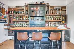 Downtown San Jose Apt w/ Deck: 1 Mi to SAP Center!