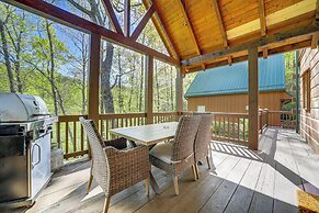 Secluded Franklin Cabin w/ Hot Tub & Fire Pit!