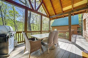 Hot Tub & Fire Pit: Secluded Gem in Franklin