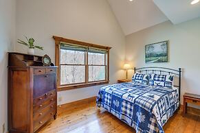 Hot Tub & Fire Pit: Secluded Gem in Franklin