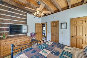 Hot Tub & Fire Pit: Secluded Gem in Franklin