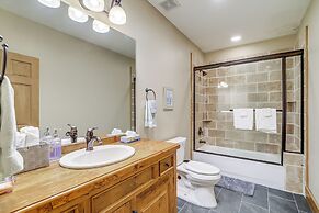 Hot Tub & Fire Pit: Secluded Gem in Franklin