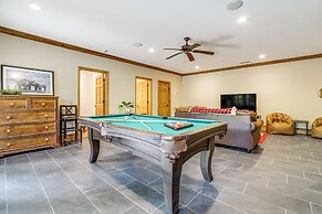 Hot Tub & Fire Pit: Secluded Gem in Franklin