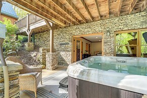 Hot Tub & Fire Pit: Secluded Gem in Franklin
