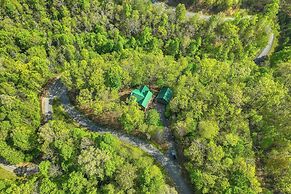 Hot Tub & Fire Pit: Secluded Gem in Franklin