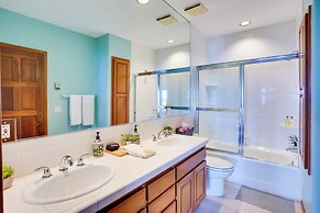 Bright Catalina Island Condo w/ Ocean Views!