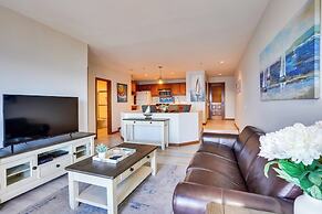 Bright Catalina Island Condo w/ Ocean Views!