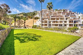 Bright Catalina Island Condo w/ Ocean Views!