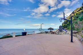 Bright Catalina Island Condo w/ Ocean Views!