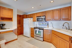 Bright Catalina Island Condo w/ Ocean Views!