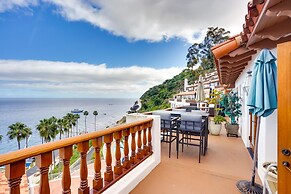 Bright Catalina Island Condo w/ Ocean Views!