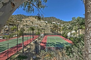 Bright Catalina Island Condo w/ Ocean Views!