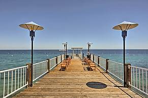 Bright Catalina Island Condo w/ Ocean Views!