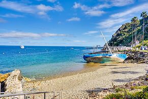 Bright Catalina Island Condo w/ Ocean Views!