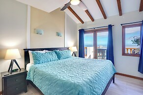 Bright Catalina Island Condo w/ Ocean Views!