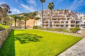 Bright Catalina Island Condo w/ Ocean Views!