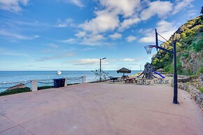 Bright Catalina Island Condo w/ Ocean Views!