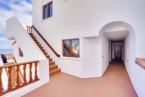 Bright Catalina Island Condo w/ Ocean Views!