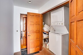 Bright Catalina Island Condo w/ Ocean Views!