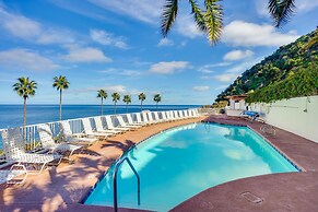 Bright Catalina Island Condo w/ Ocean Views!