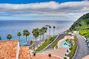 Bright Catalina Island Condo w/ Ocean Views!