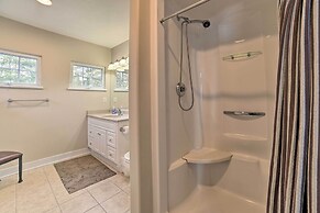 Getaway on Crystal Clear Lake: Main & Guest House!