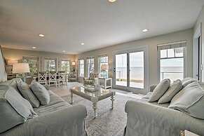 Getaway on Crystal Clear Lake: Main & Guest House!
