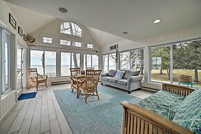 Getaway on Crystal Clear Lake: Main & Guest House!