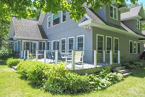 Getaway on Crystal Clear Lake: Main & Guest House!