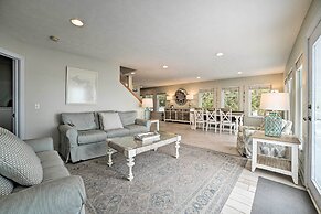 Getaway on Crystal Clear Lake: Main & Guest House!