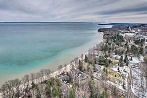 Getaway on Crystal Clear Lake: Main & Guest House!