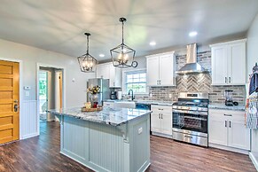 Beautifully Restored Farmhouse in Marshall!