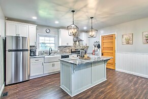 Beautifully Restored Farmhouse in Marshall!