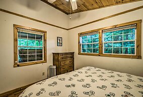 North Carolina Retreat w/ Hot Tub, Deck & Fire Pit