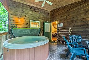North Carolina Retreat w/ Hot Tub, Deck & Fire Pit
