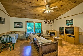 North Carolina Retreat w/ Hot Tub, Deck & Fire Pit