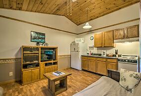 North Carolina Retreat w/ Hot Tub, Deck & Fire Pit