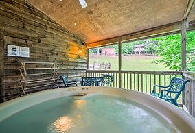 North Carolina Retreat w/ Hot Tub, Deck & Fire Pit