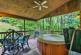 North Carolina Retreat w/ Hot Tub, Deck & Fire Pit