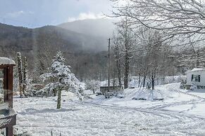 14 Mi to Beech Mountain: Home w/ Grills!
