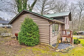 14 Mi to Beech Mountain: Home w/ Grills!