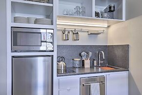 Centrally Located San Marcos Unit w/ Parking!