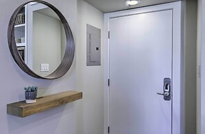 Centrally Located San Marcos Unit w/ Parking!